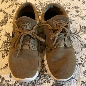 Nike skateboarding &Co Stefan Janoski size 9 Tan color used like new condition